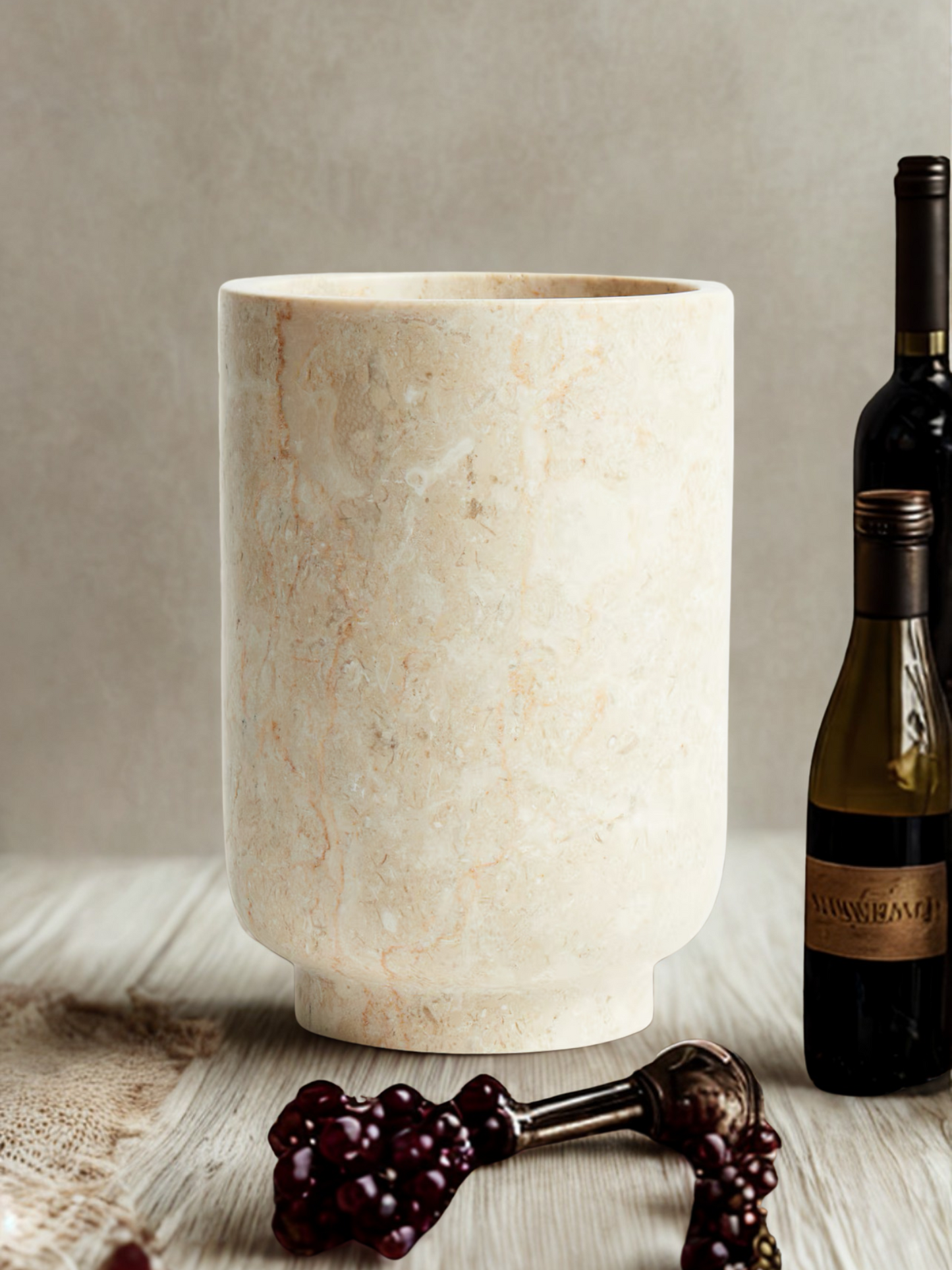 Seau de vin en travertin